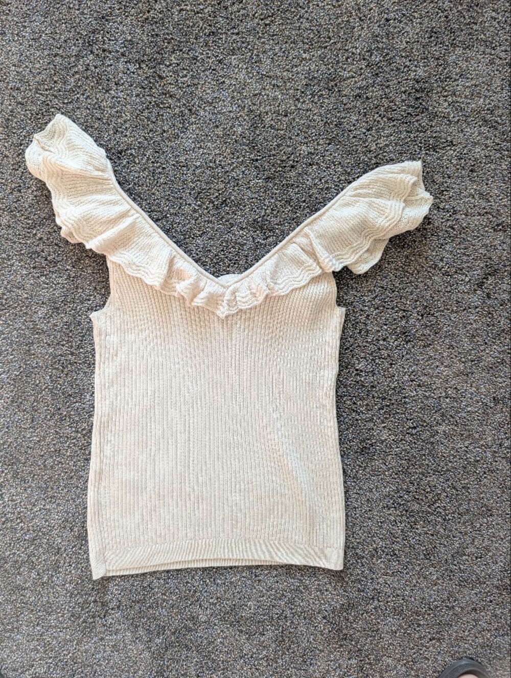 GAP Factory Cream Fitted Ruffled V-Neck Ribbed Tank - Picture 3 of 5